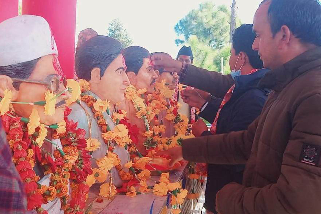 बैतडीमा जेष्ठ चार शहीदका शालिक अनावरण 